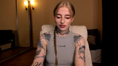 Snapshot of harley_kimm chatting on 05-17-26, 04:54 Julia online show from 05-17-26, 04:54