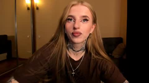 Snapshot of harley_kimm chatting on 06-17-26, 05:43 Julia online show from 06-17-26, 05:43