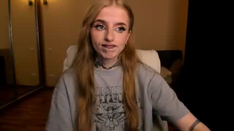 Snapshot of harley_kimm chatting on 06-18-26, 05:08 Julia online show from 06-18-26, 05:08
