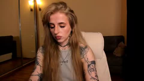 Snapshot of harley_kimm chatting on 06-19-26, 05:56 Julia online show from 06-19-26, 05:56