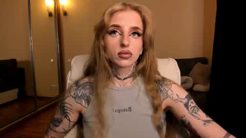 Snapshot of harley_kimm chatting on 06-24-26, 05:39 Julia online show from 06-24-26, 05:39