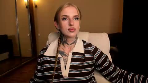 Snapshot of harley_kimm chatting on 07-19-26, 05:22 Julia online show from 07-19-26, 05:22