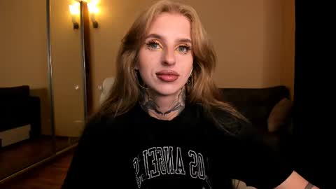 Snapshot of harley_kimm chatting on 07-21-26, 05:21 Julia online show from 07-21-26, 05:21