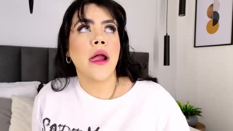 Snapshot of harmonybabe_ chatting on 09-30-25, 11:26 Harmony online show from 09-30-25, 11:26