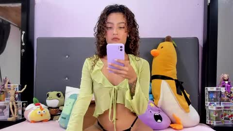 Snapshot of harmonyy_hill chatting on 03-08-25, 10:45 Harmony Hill online show from 03-08-25, 10:45