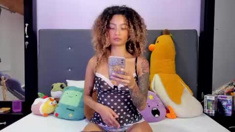 Snapshot of harmonyy_hill chatting on 06-21-26, 02:14 Harmony Hill online show from 06-21-26, 02:14