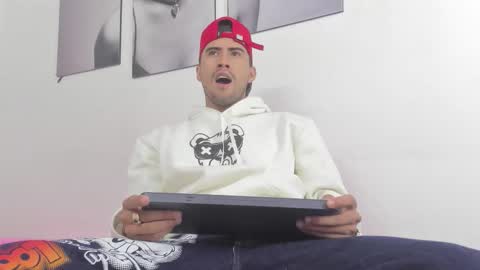 Snapshot of harold_999 chatting on 11-06-25, 08:43 harold_999 online show from 11-06-25, 08:43