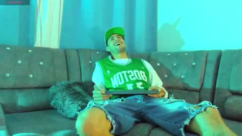 Snapshot of harold_999 chatting on 11-08-25, 03:50 harold_999 online show from 11-08-25, 03:50