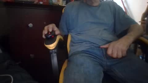 Snapshot of harry1cannary chatting on 10-24-25, 03:52 harry1cannary online show from 10-24-25, 03:52