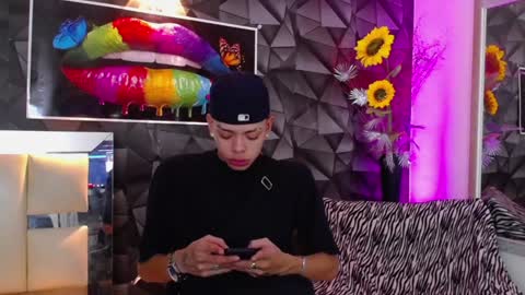 Snapshot of harry_jhonsonn chatting on 01-18-25, 05:41 Harry online show from 01-18-25, 05:41