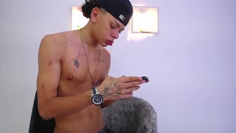 Snapshot of harry_jhonsonn chatting on 02-14-25, 08:42 Harry online show from 02-14-25, 08:42