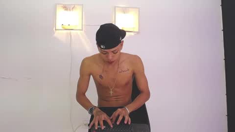 Snapshot of harry_jhonsonn chatting on 02-16-25, 02:20 Harry online show from 02-16-25, 02:20