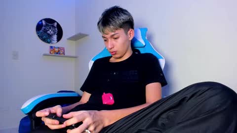 Snapshot of harry_jonshon69 chatting on 02-14-26, 02:14 harry online show from 02-14-26, 02:14