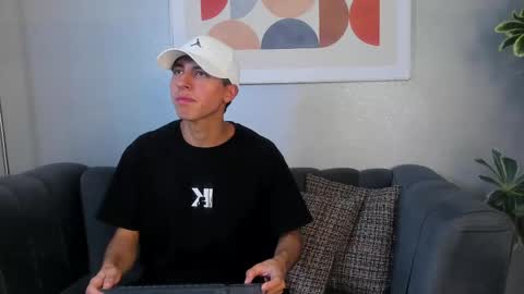 Snapshot of harry_klein chatting on 09-26-25, 01:26 H K online show from 09-26-25, 01:26