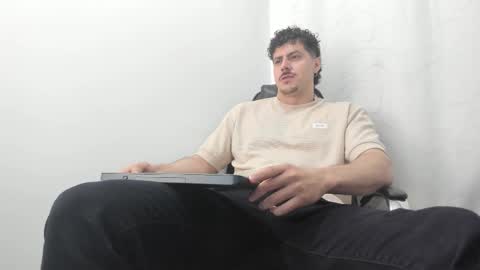 Snapshot of harrydaviss chatting on 11-01-25, 03:19 alpha online show from 11-01-25, 03:19