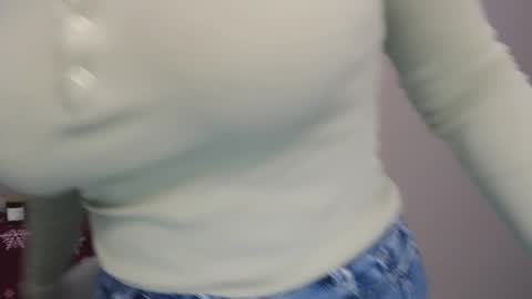 Snapshot of hartfoxx chatting on 12-24-24, 12:00 hartfoxx online show from 12-24-24, 12:00