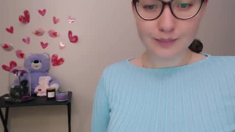 Snapshot of hartfoxx chatting on 02-19-25, 12:35 hartfoxx online show from 02-19-25, 12:35