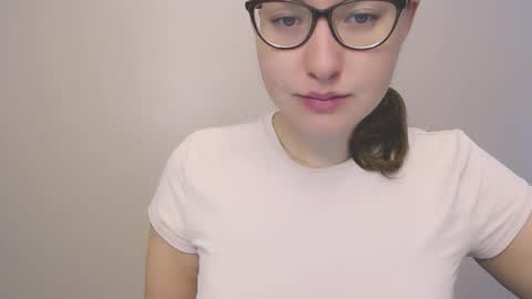Snapshot of hartfoxx chatting on 10-15-25, 10:04 hartfoxx online show from 10-15-25, 10:04