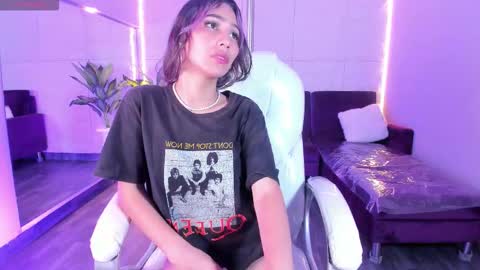 Snapshot of hasleycarter chatting on 10-22-25, 04:13 HasleyCarter online show from 10-22-25, 04:13