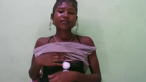 Snapshot of hasleyinah chatting on 03-01-26, 07:05 hasleyinah online show from 03-01-26, 07:05