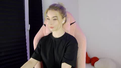 Anna online show from 07-19-26, 10:24