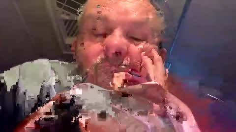 Snapshot of hawks2113 chatting on 12-22-24, 11:31 hawks2113 online show from 12-22-24, 11:31