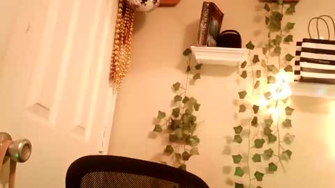 hawtchoc37 online show from 11-21-25, 11:20