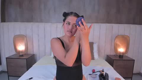 Snapshot of hayli_monroee chatting on 06-12-26, 07:46 Hayli online show from 06-12-26, 07:46