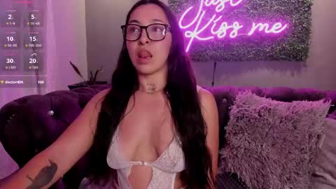 Snapshot of haze_vibes chatting on 05-16-26, 02:19 Maria online show from 05-16-26, 02:19