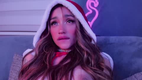 Snapshot of hazeeell chatting on 12-31-24, 08:45 Marie online show from 12-31-24, 08:45