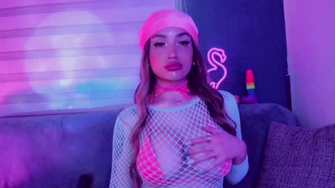 Snapshot of hazeeell chatting on 01-06-25, 09:11 Marie online show from 01-06-25, 09:11