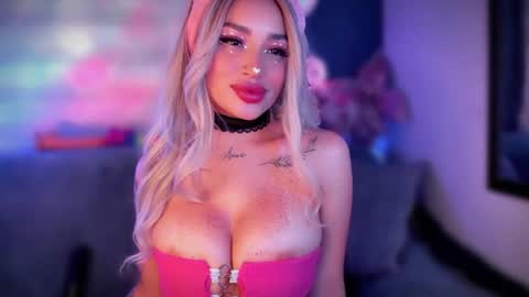 Snapshot of hazeeell chatting on 02-06-25, 02:11 Marie online show from 02-06-25, 02:11