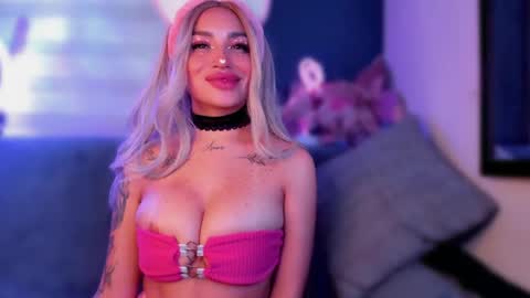 Snapshot of hazeeell chatting on 02-06-25, 08:18 Marie online show from 02-06-25, 08:18