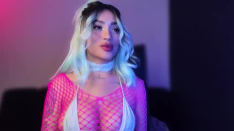 Snapshot of hazeeell chatting on 09-12-25, 06:13 Marie online show from 09-12-25, 06:13