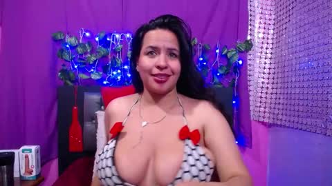 Snapshot of hazel_34 chatting on 01-07-25, 01:06 hazel online show from 01-07-25, 01:06