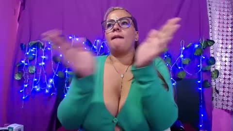 Snapshot of hazel_34 chatting on 02-22-25, 10:07 hazel online show from 02-22-25, 10:07
