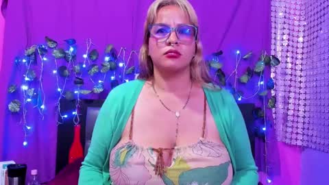 Snapshot of hazel_34 chatting on 02-28-25, 07:05 hazel online show from 02-28-25, 07:05