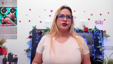 Snapshot of hazel_34 chatting on 09-19-25, 07:14 hazel online show from 09-19-25, 07:14