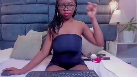 hazel_lanee online show from 06-26-26, 06:29