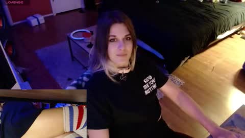 Snapshot of hazel_lust chatting on 03-15-26, 01:11 Hazel Lust online show from 03-15-26, 01:11