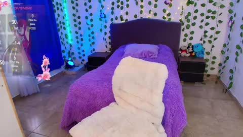 Snapshot of hazel_lynn_ross_ chatting on 12-07-24, 02:57 HAZEL LYNN ROSS online show from 12-07-24, 02:57