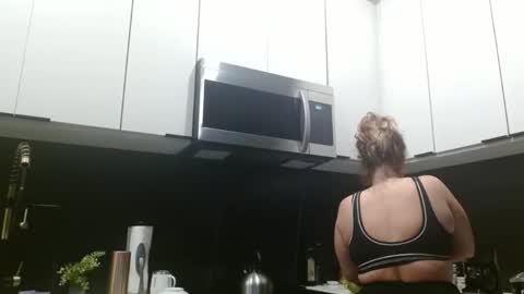 Hazel online show from 05-18-26, 02:34