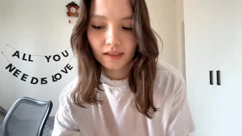 Snapshot of hazelhartshorn chatting on 04-23-26, 12:29 Kira online show from 04-23-26, 12:29