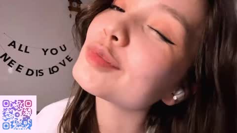 Snapshot of hazelhartshorn chatting on 04-29-26, 05:30 Kira online show from 04-29-26, 05:30
