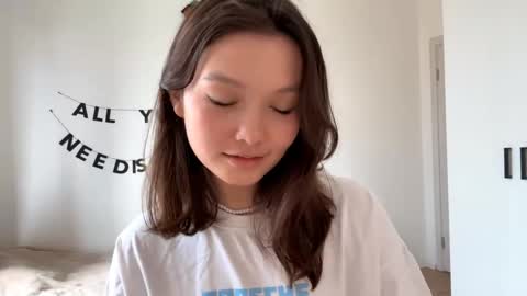 Snapshot of hazelhartshorn chatting on 05-13-26, 11:40 Kira online show from 05-13-26, 11:40