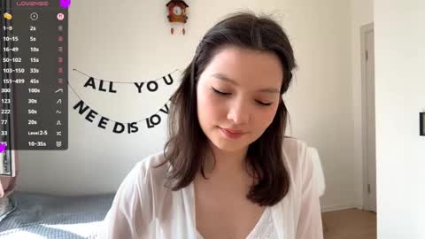 Snapshot of hazelhartshorn chatting on 05-17-26, 12:12 Kira online show from 05-17-26, 12:12
