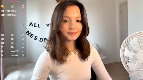Snapshot of hazelhartshorn chatting on 05-26-26, 12:34 Kira online show from 05-26-26, 12:34