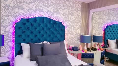 Snapshot of hazelmoret chatting on 02-18-26, 03:02 HazelMoret online show from 02-18-26, 03:02