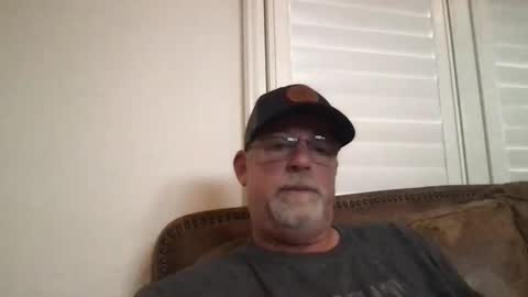 Snapshot of hdeuce22 chatting on 12-18-25, 05:41 Hdeuce22 online show from 12-18-25, 05:41