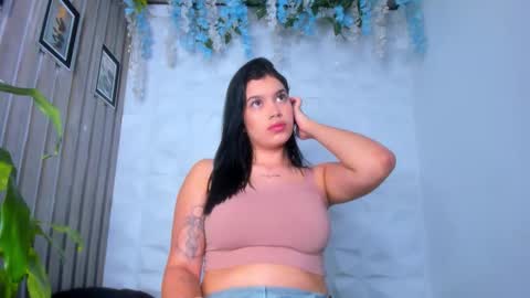 Snapshot of heather_dowd chatting on 10-05-25, 04:11 heather online show from 10-05-25, 04:11